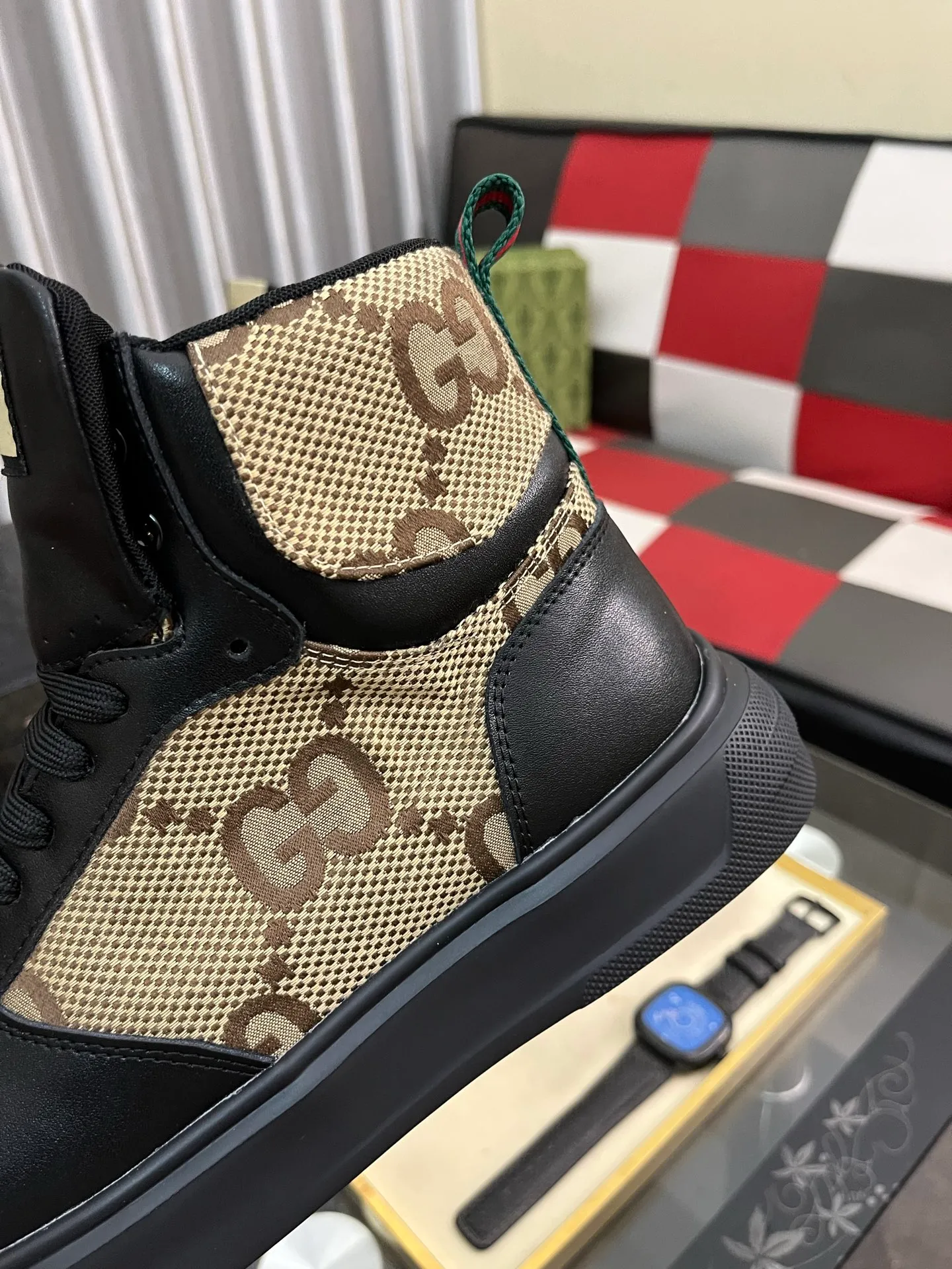 Men's shoes 💰440⌚️⌚️ Gucci •Gucci original quality. ~ Unique modern style sneakers. 🏃A must-have casual shoe for trendy men😍😍 Original brand imported from Italy, imported original leather, sheep lining (refuses to discolor and grind feet) Sole: Original sole provided by the original factory, French lazy style design ⚠️Fit to the feet, original quality attached, super comfortable original sole, size: 38-443️⃣Colors available